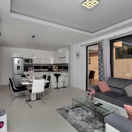 Nera * 마카르스카